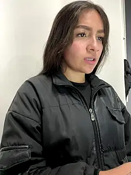 Alyha Cortes online show from October 18, 2:35 am