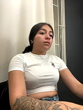 Alyha Cortes online show from September 30, 1:39 pm