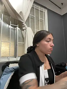 Alyha Cortes online show from February 4, 1:17 pm