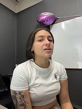 Alyha Cortes online show from February 20, 1:35 pm