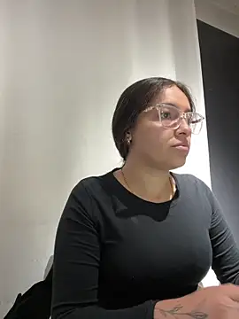 Snapshot of Alyha_Cortes chatting on December 2, 1:24 pm Alyha Cortes online show from December 2, 1:24 pm