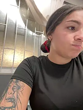 Alyha Cortes online show from February 5, 1:07 pm