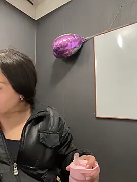 Alyha Cortes online show from February 17, 1:19 pm