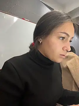 Alyha Cortes online show from February 16, 1:54 pm