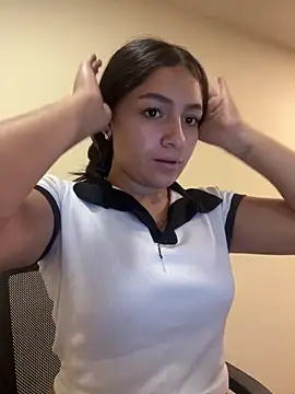 Alyha Cortes online show from March 20, 1:34 pm