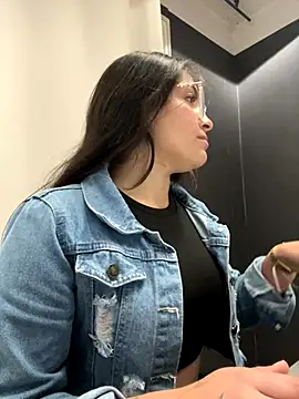 Snapshot of Alyha_Cortes chatting on November 22, 3:38 am Alyha Cortes online show from November 22, 3:38 am