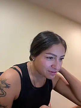 Alyha Cortes online show from March 19, 1:44 pm