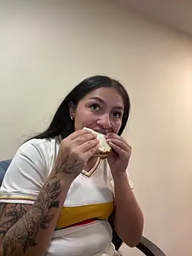 Alyha Cortes online show from March 26, 1:42 pm