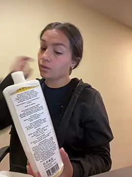 Alyha Cortes online show from March 10, 1:48 pm