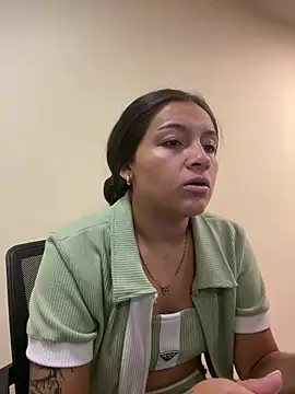 Alyha Cortes online show from March 17, 1:36 pm