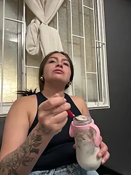 Alyha Cortes online show from December 18, 1:37 pm