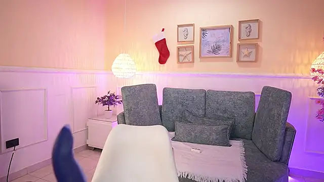 Snapshot of LoonaNyx chatting on November 25, 11:32 am LoonaNyx online show from November 25, 11:32 am