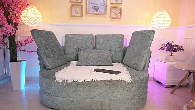 Snapshot of LoonaNyx chatting on November 21, 11:42 am LoonaNyx online show from November 21, 11:42 am