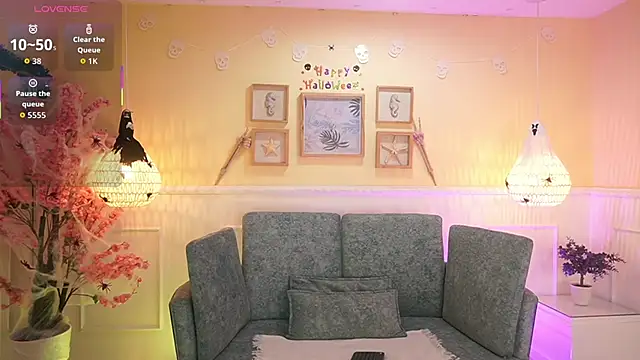 Snapshot of LoonaNyx chatting on October 25, 11:42 am LoonaNyx online show from October 25, 11:42 am