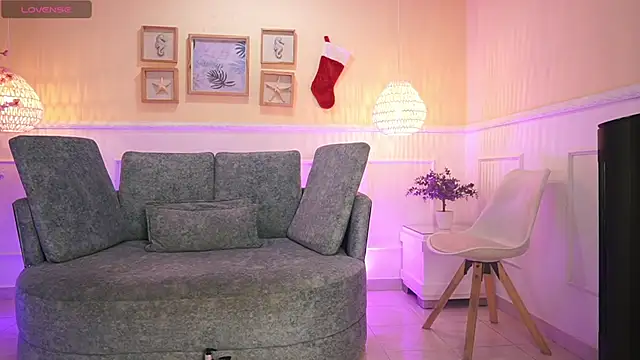 Snapshot of LoonaNyx chatting on November 24, 11:32 am LoonaNyx online show from November 24, 11:32 am