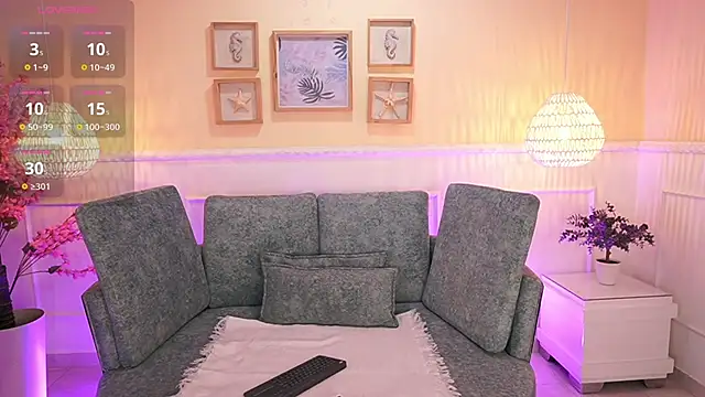 Snapshot of LoonaNyx chatting on November 10, 11:37 am LoonaNyx online show from November 10, 11:37 am