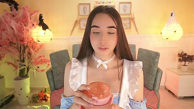 Snapshot of LoonaNyx chatting on October 31, 11:51 am LoonaNyx online show from October 31, 11:51 am