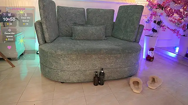 Snapshot of LoonaNyx chatting on December 2, 11:34 am LoonaNyx online show from December 2, 11:34 am