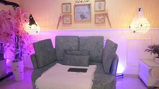 Snapshot of LoonaNyx chatting on October 7, 11:33 am LoonaNyx online show from October 7, 11:33 am