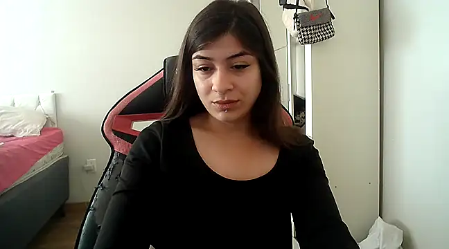 Snapshot of Becca_B chatting on October 31, 3:19 pm Becca B online show from October 31, 3:19 pm