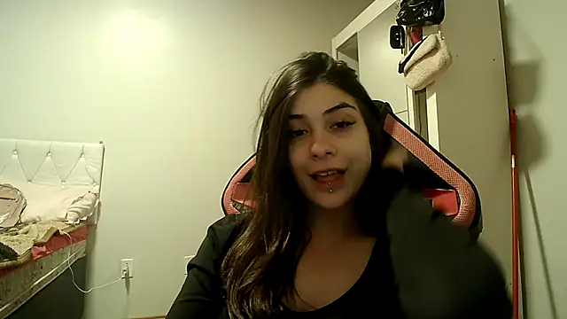 Snapshot of Becca_B chatting on October 21, 9:14 pm Becca B online show from October 21, 9:14 pm