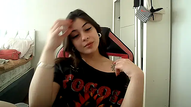 Snapshot of Becca_B chatting on September 29, 5:29 pm Becca B online show from September 29, 5:29 pm