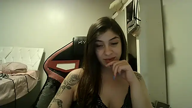 Snapshot of Becca_B chatting on November 30, 12:00 am Becca B online show from November 30, 12:00 am