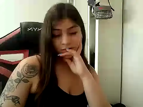 Snapshot of Becca_B chatting on November 14, 1:26 pm Becca B online show from November 14, 1:26 pm