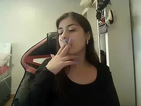 Snapshot of Becca_B chatting on November 22, 7:46 pm Becca B online show from November 22, 7:46 pm