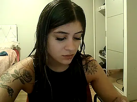 Becca B online show from March 4, 9:44 pm