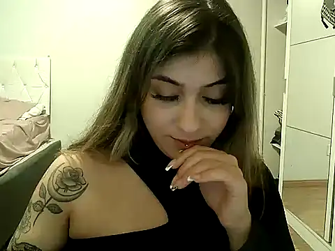 Becca B online show from April 10, 5:36 am