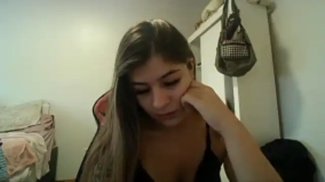 Becca B online show from February 4, 5:30 pm