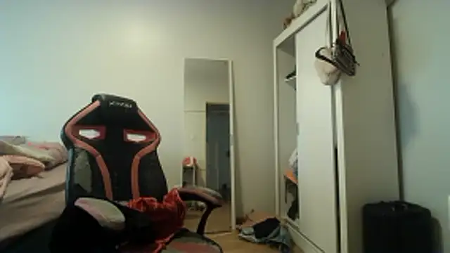 Becca B online show from February 3, 4:56 pm