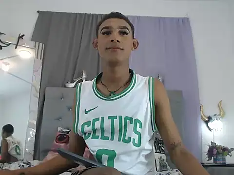 Zachary Hill online show from November 18, 7:50 pm