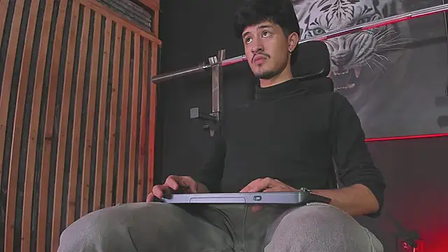 DimitriDeluxe online show from November 13, 8:13 pm