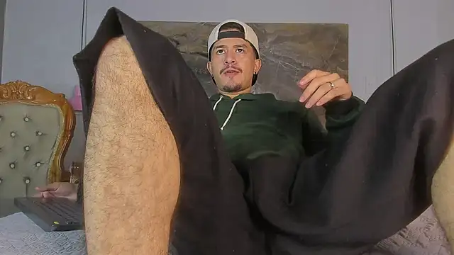 DimitriDeluxe online show from October 31, 12:35 pm