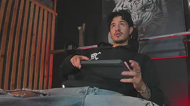 DimitriDeluxe online show from November 18, 8:23 pm