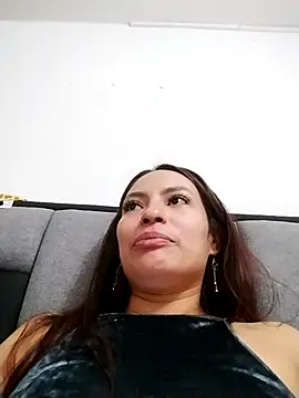 Adarha Ramirez online show from December 18, 1:44 am