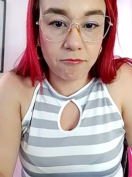 Snapshot of kim7_ chatting on March 6, 3:29 pm kim7 online show from March 6, 3:29 pm