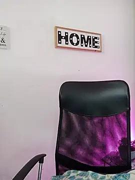 Snapshot of kim7_ chatting on December 16, 2:21 pm kim7 online show from December 16, 2:21 pm