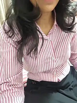 Snapshot of Shalu_G chatting on February 6, 3:02 am Shalu G online show from February 6, 3:02 am