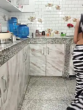 Snapshot of Shalu_G chatting on November 29, 3:17 am Shalu G online show from November 29, 3:17 am