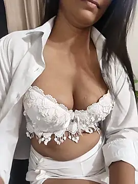 Snapshot of Shalu_G chatting on June 27, 5:35 am Shalu G online show from June 27, 5:35 am