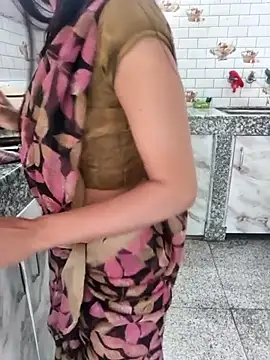 Snapshot of Shalu_G chatting on March 2, 3:29 am Shalu G online show from March 2, 3:29 am