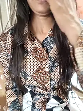 Snapshot of Shalu_G chatting on February 26, 9:42 am Shalu G online show from February 26, 9:42 am