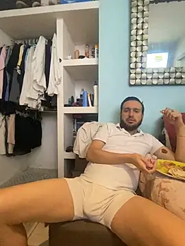 Snapshot of Alexitho25 chatting on July 10, 9:59 pm Alexitho25 online show from July 10, 9:59 pm