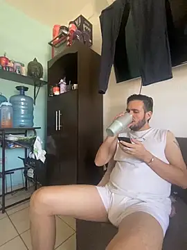 Snapshot of Alexitho25 chatting on June 3, 7:40 pm Alexitho25 online show from June 3, 7:40 pm