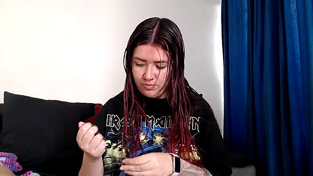 Snapshot of evilheart_69 chatting on November 20, 2:40 pm evilheart 69 online show from November 20, 2:40 pm