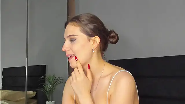 Forever Smiler online show from September 27, 9:04 am