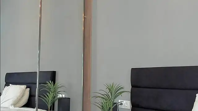 Forever Smiler online show from October 14, 9:10 am